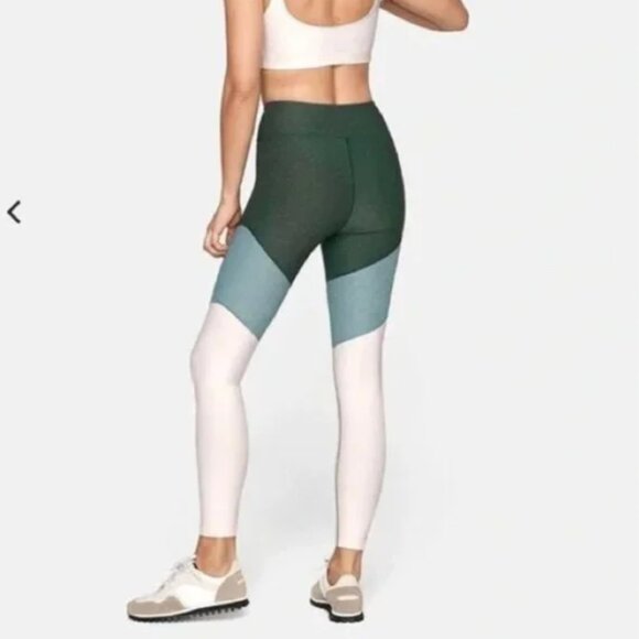 Outdoor voices spring 7/8 leggings green NWOT - Picture 2 of 4